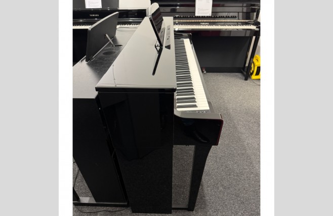 Yamaha CLP635 Digital Piano | Polished Ebony Finish | UK Delivery In Days | Warranty | P/X | Finance Options | Includes Stool, Headphones | Used | Serial Number BCYO01005 - Image 5
